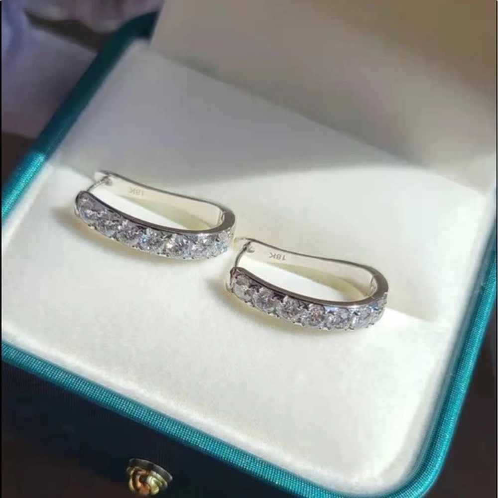 Solid 18k gold moissanite earrings